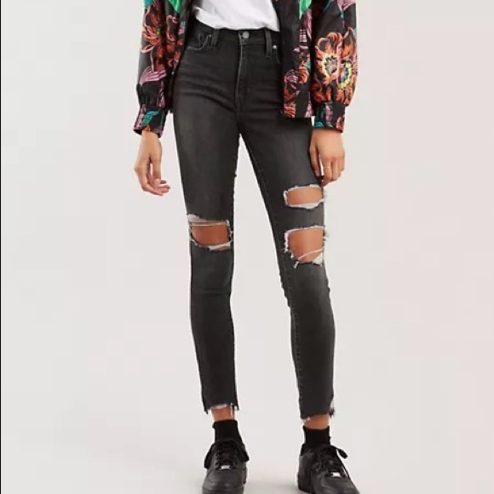 Levi's Black Distressed Ankle Skinny Jeans